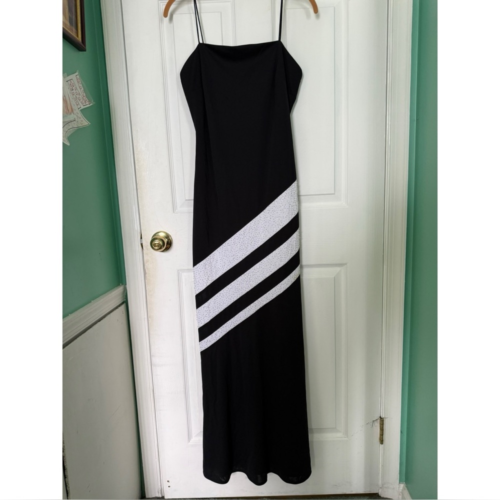 Stenay Elegant Black and White Beaded Gown